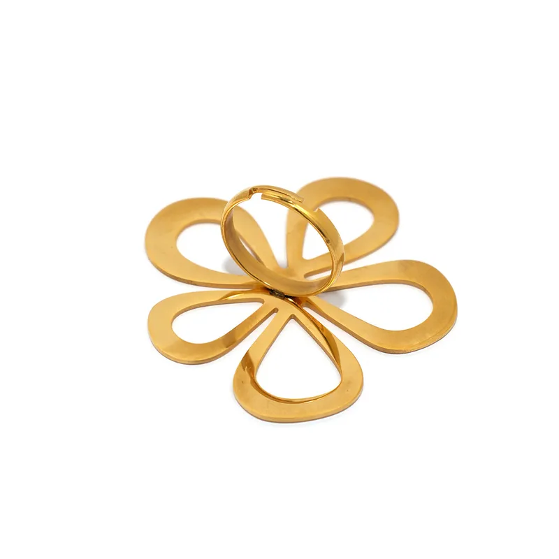 Bague DAYANA – Grande fleur dorée en acier inoxydable
