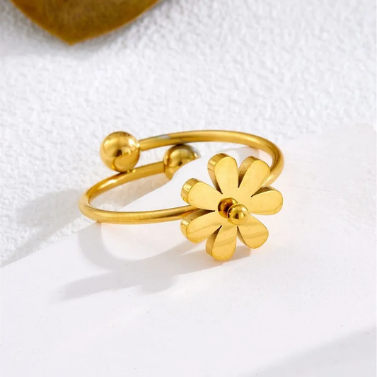 Bague dorée en acier inoxydable ornée d’une petite fleur en acier, bijou bohème et intemporel