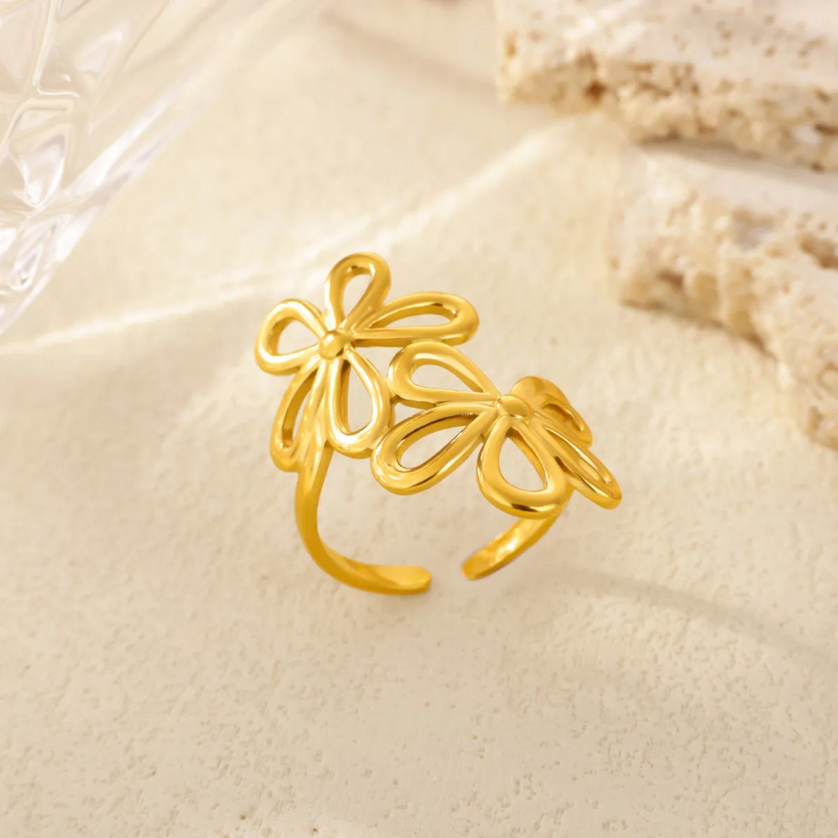 Bague JUSTINE – Fleurs dorées en acier inoxydable