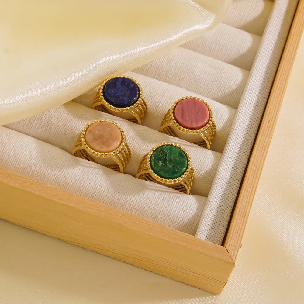 Bague ALESSIA – Pierres naturelles et acier chirurgical doré