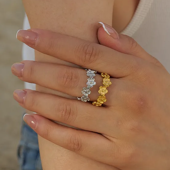 Bague BELLA – Fleurs dorées ou argentées en acier inoxydable