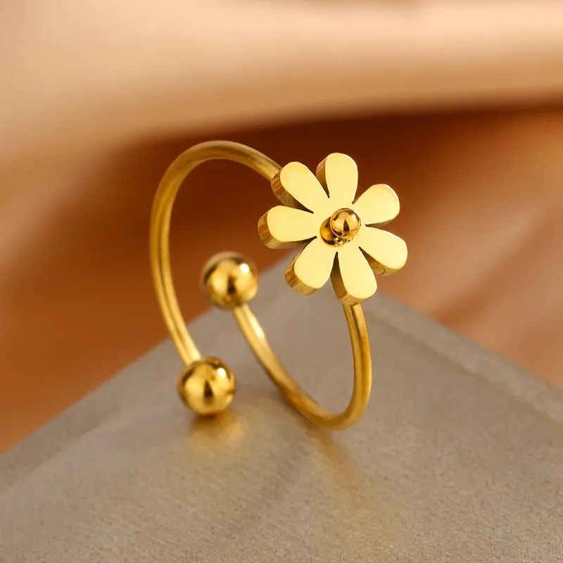 Bague Fleur EDEN – Acier chirurgical doré