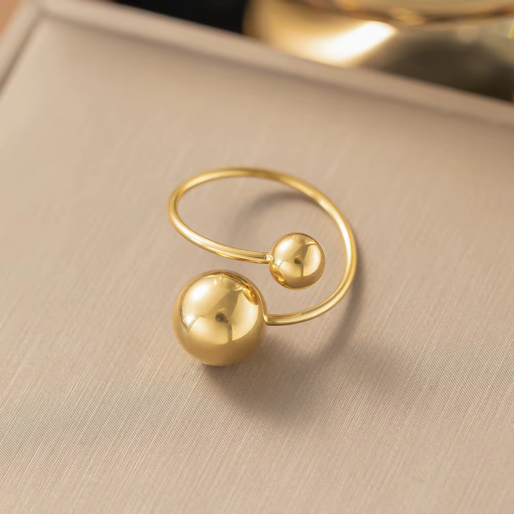 Bague LEONOR – Perles dorées en acier inoxydable