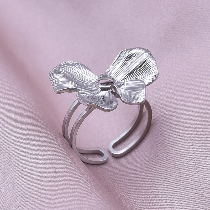 Bague Fleur SARA – Acier chirurgical doré ou argenté