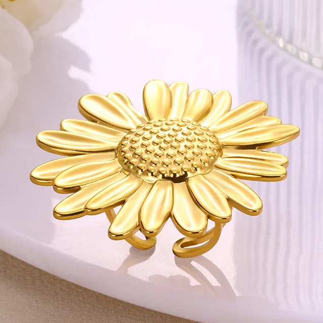 Bague SOLEIL – Grande fleur dorée en acier inoxydable