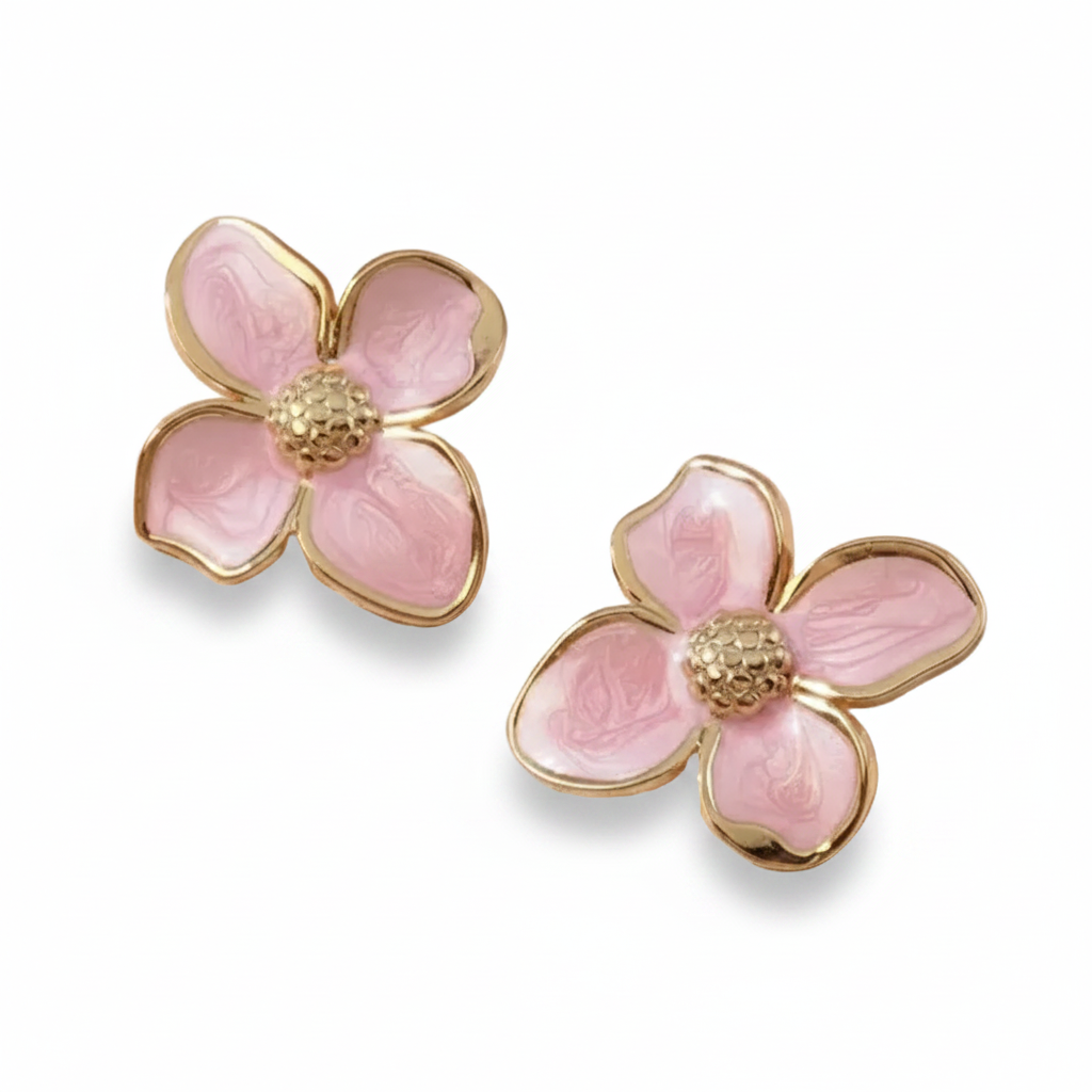 Boucles d’oreilles grande fleur en acier inoxydable doré émaillée rose.