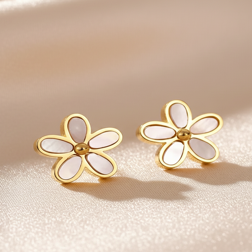 Boucles d’oreilles fleur à cinq pétales en nacre et cœur perle doré pour femme en acier inoxydable, bijou bohème romantique
