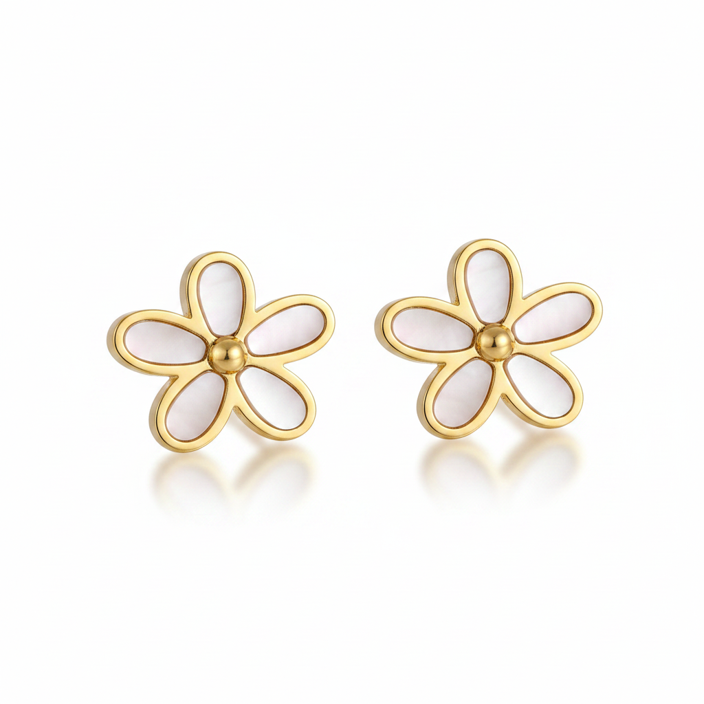 Boucles d’oreilles fleur en acier inoxydable doré ornée de pétales en nacre.