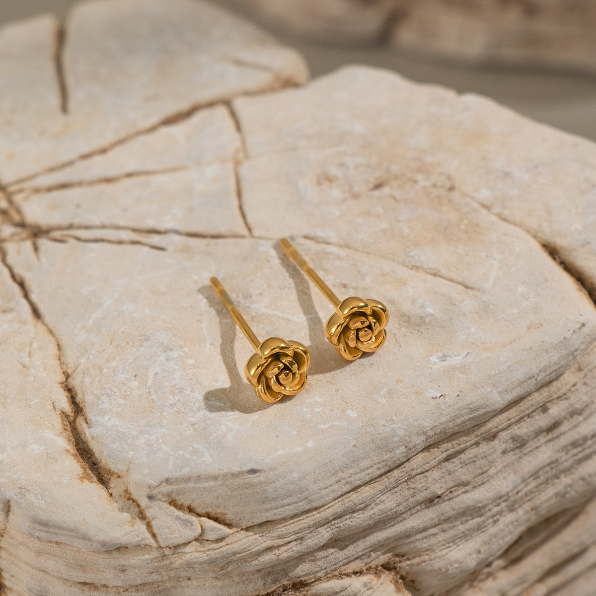 Boucles d'oreilles Fleur SHANA enfant - Acier chirurgical, délicates et résistantes
