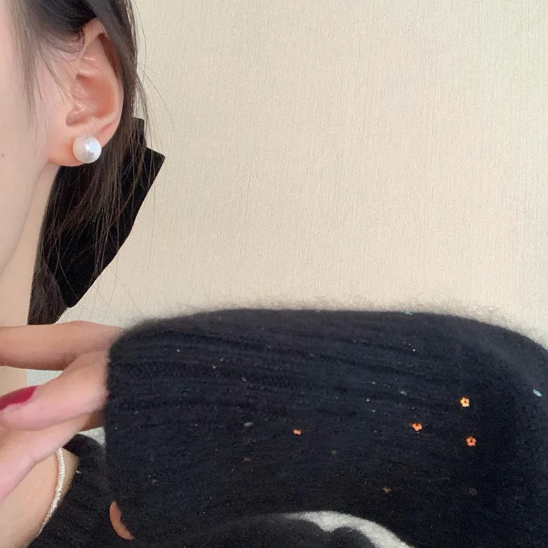 Boucles d’oreilles avec perles de culture blanches 10 mm montées sur acier inoxydable doré, élégantes et intemporelles