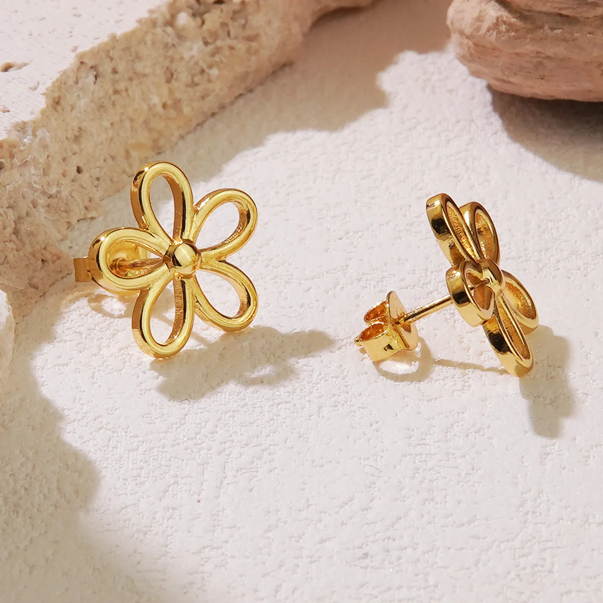 Boucles d'oreilles Fleur AÏNA en acier inoxydable