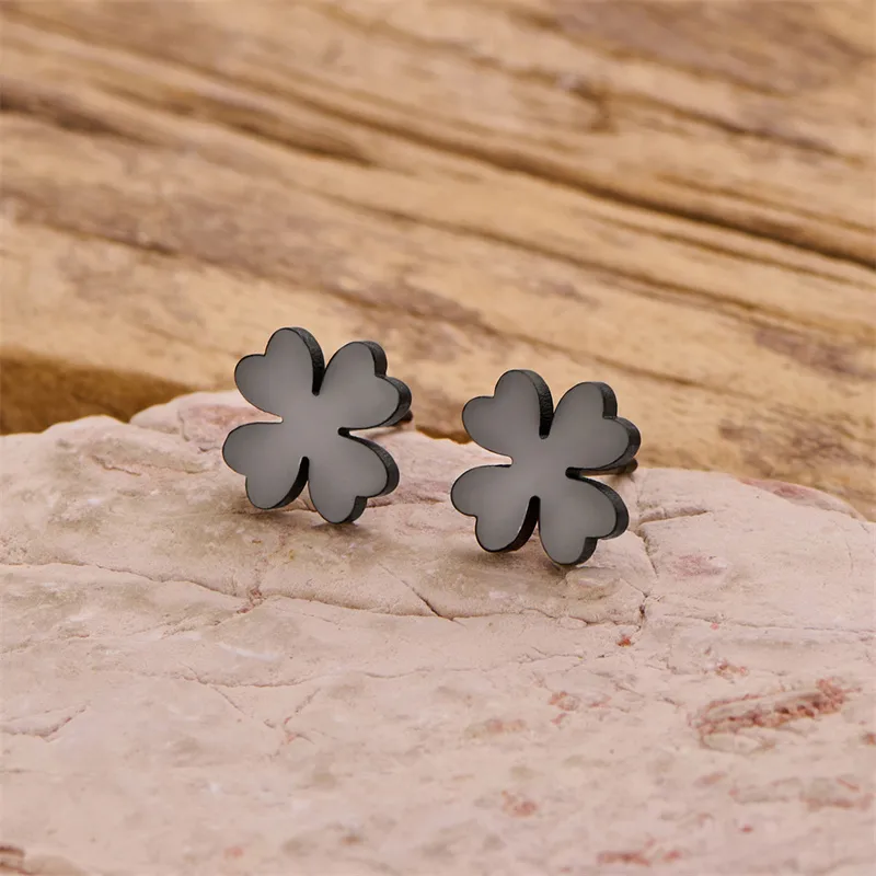 Boucles d’oreilles trèfle noir en acier inoxydable, petites puces de 1 cm
