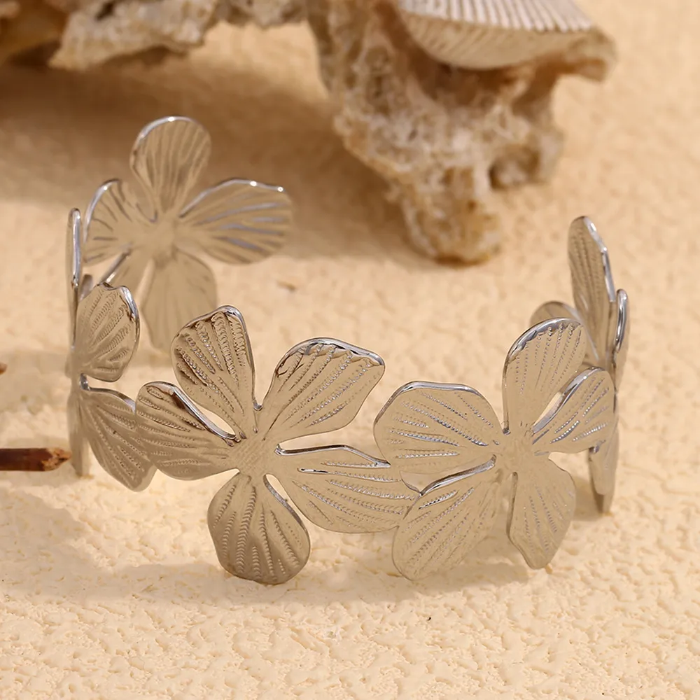 Bracelet manchette Fleurs SACHA – Acier chirurgical doré ou argenté