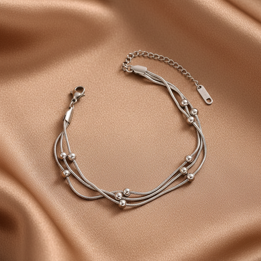 Bracelet triple chaîne serpent fine ornée de perles en acier inoxydable 316L argenté.