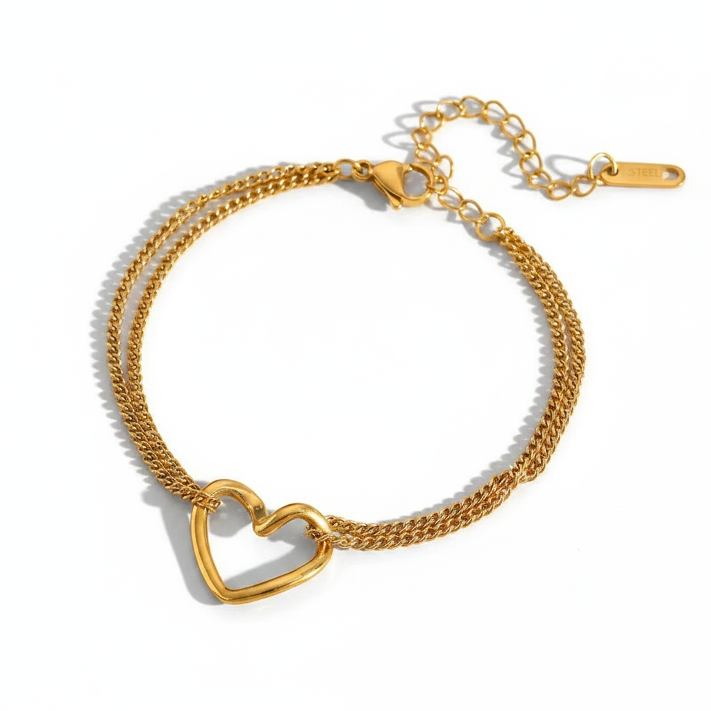 Bracelet doré en acier inoxydable 316L à double chaîne fine maille gourmette orné d'un coeur ajouré.