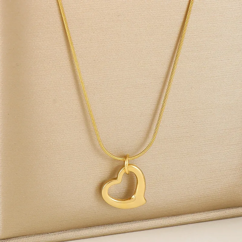 Collier Pendentif Cœur JOSEPHINE – Acier chirurgical doré