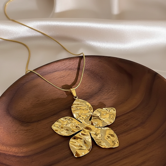 Collier doré en acier inoxydable, maille serpent, pendentif fleur tropicale martelée, bijou bohème