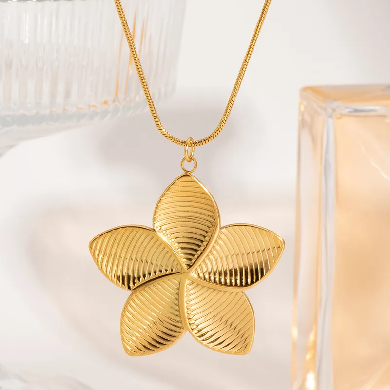 Collier Grande Fleur TIARE en acier inoxydable doré