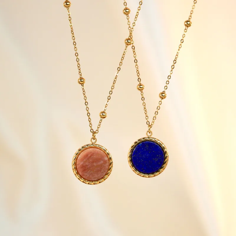 Collier AYA – Pierre naturelle LAPIS-LAZULI, PIERRE DE SOLEIL et acier chirurgical doré