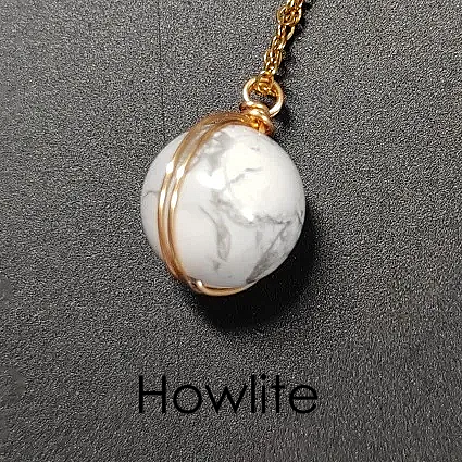 Collier CELESTINE – 9 Pierres naturelles au choix et acier inoxydable doré
