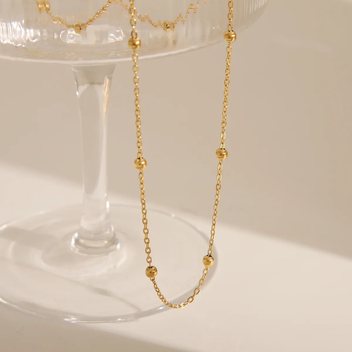 Collier Chaîne avec perles dorées INES en acier chirurgical