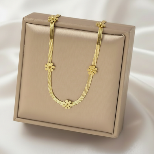 Collier doré en acier inoxydable à maille serpent large de 3 mm orné de 5 petites fleurs, bijou tendance