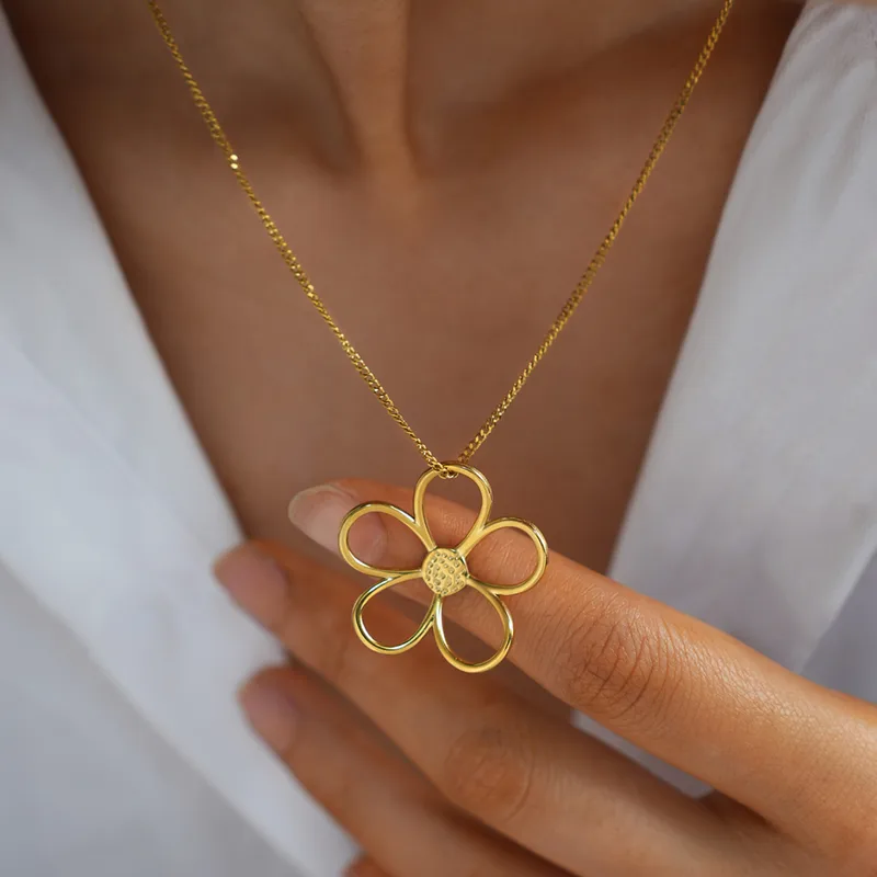 Collier Fleur MAEVA en acier inoxydable