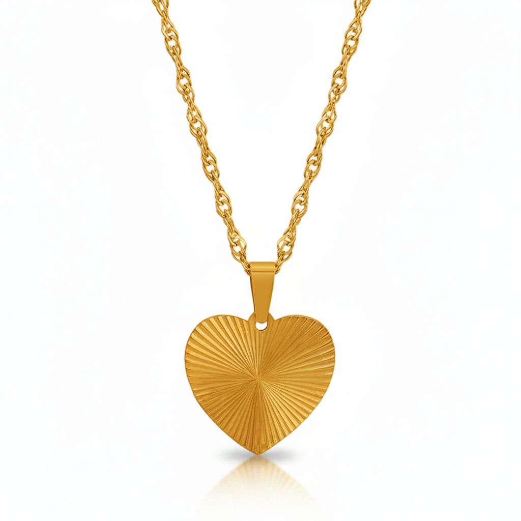 Collier doré en acier inoxydable 316L à chaîne maille torsadée avec pendentif cœur stylisé.