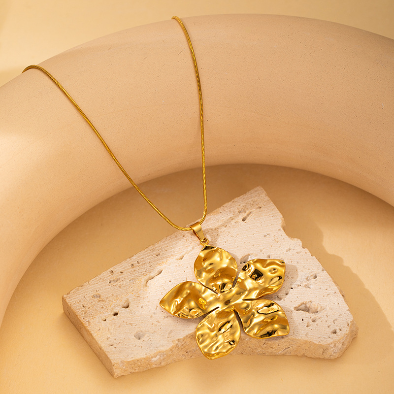 Collier Grande Fleur SWANN en acier chirurgical doré
