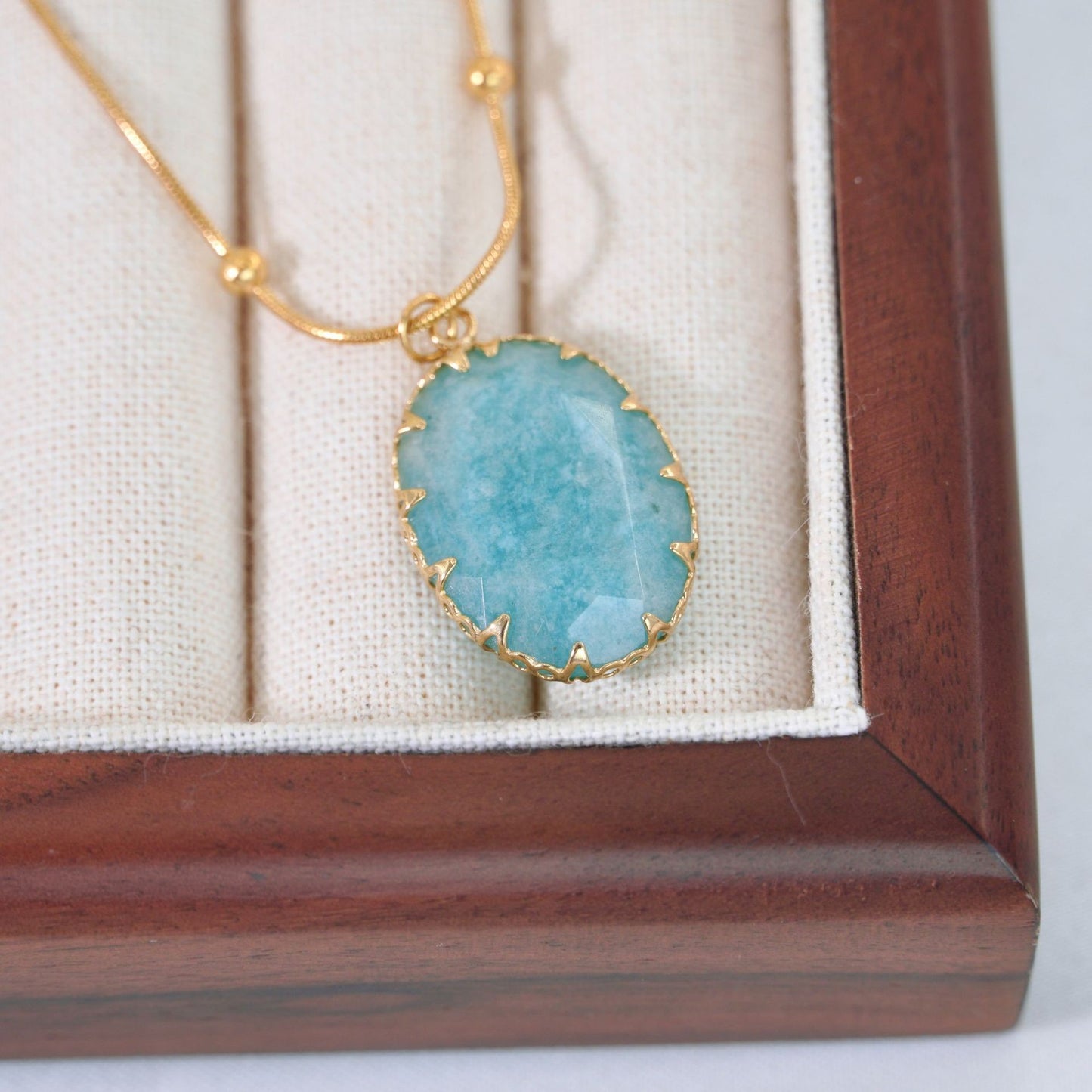Collier TESS – Pierre naturelle AMAZONITE et acier chirurgical doré