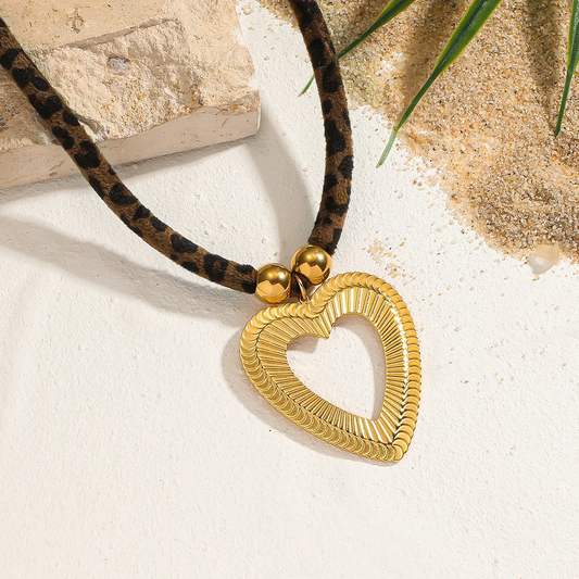 Collier en acier inoxydable doré avec pendentif cœur et corde foulard en soie, bijou bohème chic