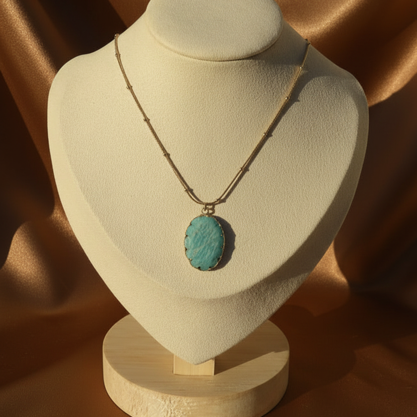 Collier doré en acier inoxydable 316L à chaîne serpent perlée orné d'un pendentif en Amazonite.