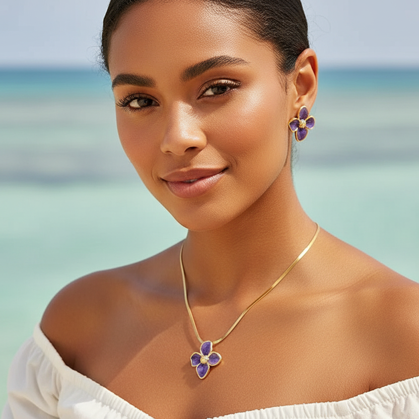 Parure fleur violette en acier doré – collier et boucles d’oreilles élégantes – modèle FIDJI