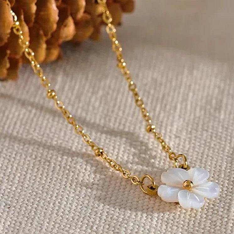 Collier Fleur MAYA en acier chirurgical et nacre