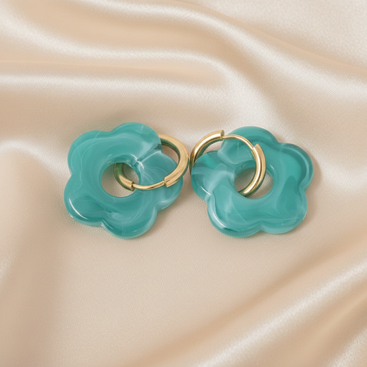 Créoles en acier inoxydable doré avec fleur acrylique vert