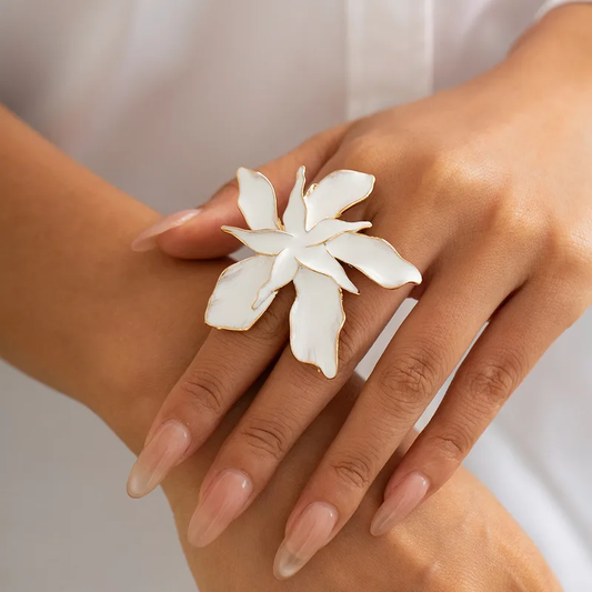 Bague BLANDINE – Grande fleur émail blanc et alliage de zinc