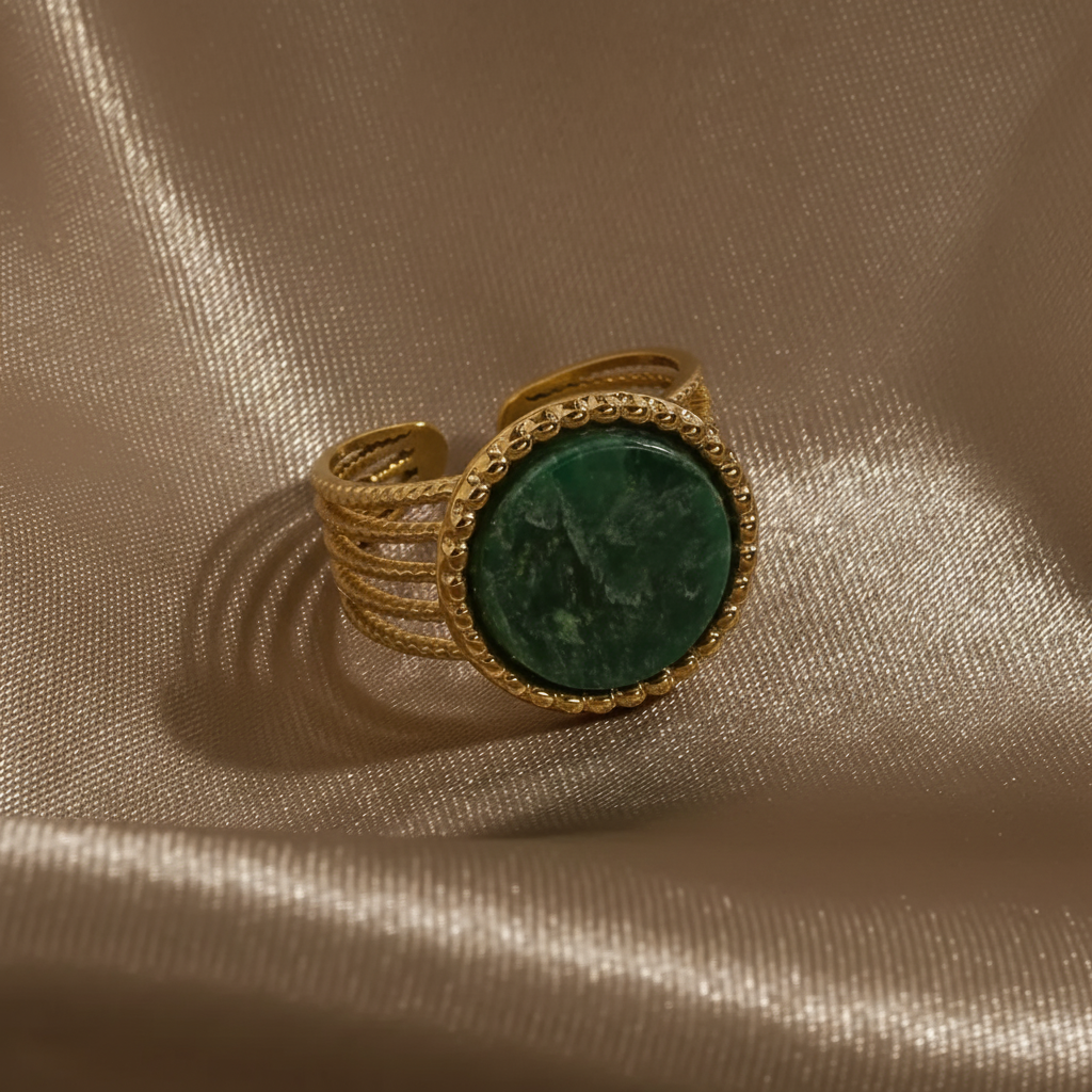 Bague dorée en acier inoxydable 316L avec pierre naturelle Jade africain.