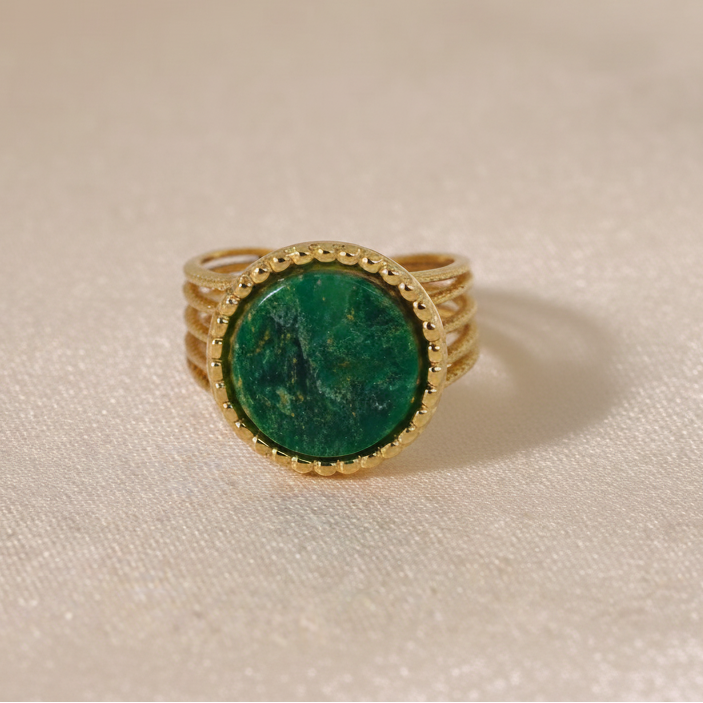 Bague dorée en acier inoxydable avec pierre naturelle Jade africaine.