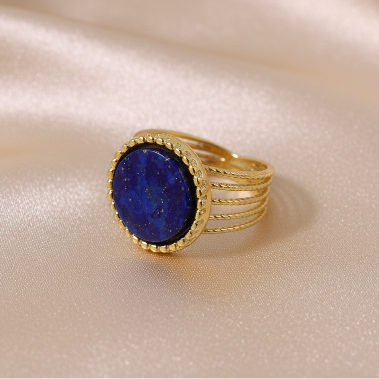 Bague dorée en acier inoxydable avec pierre naturelle Lapis-lazuli.