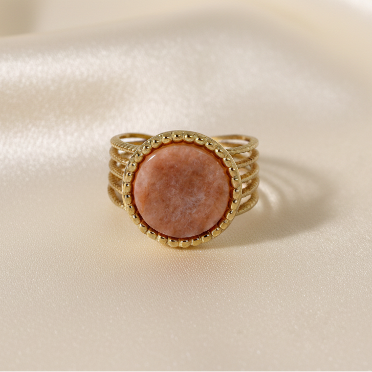 Bague dorée en acier inoxydable avec pierre naturelle Terre de Soleil.