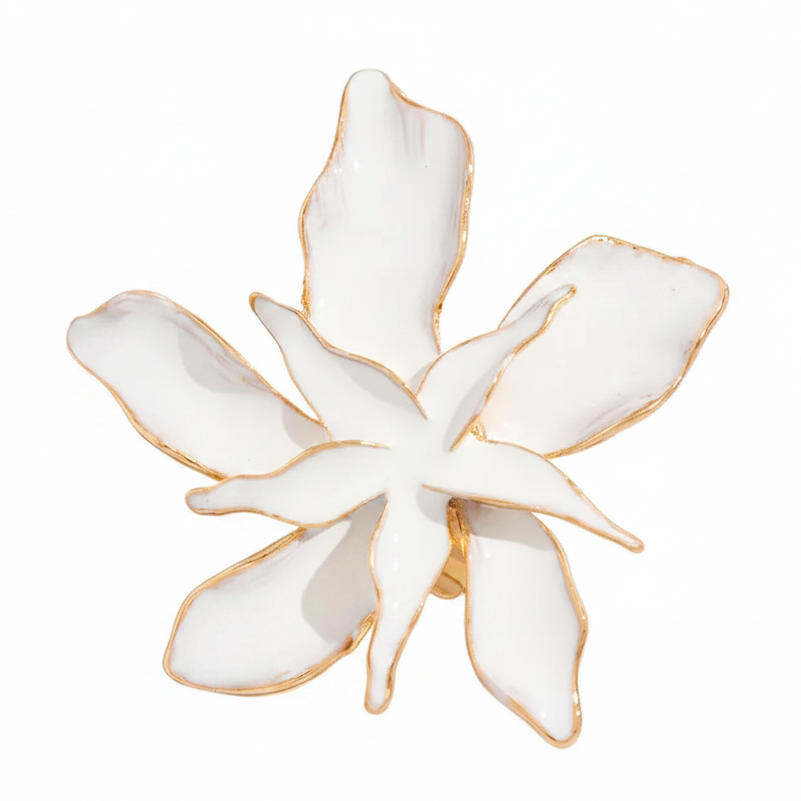 Bague très grande fleur blanche émaillée.