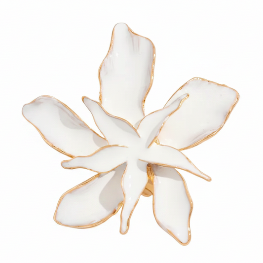 Bague très grande fleur blanche émaillée.