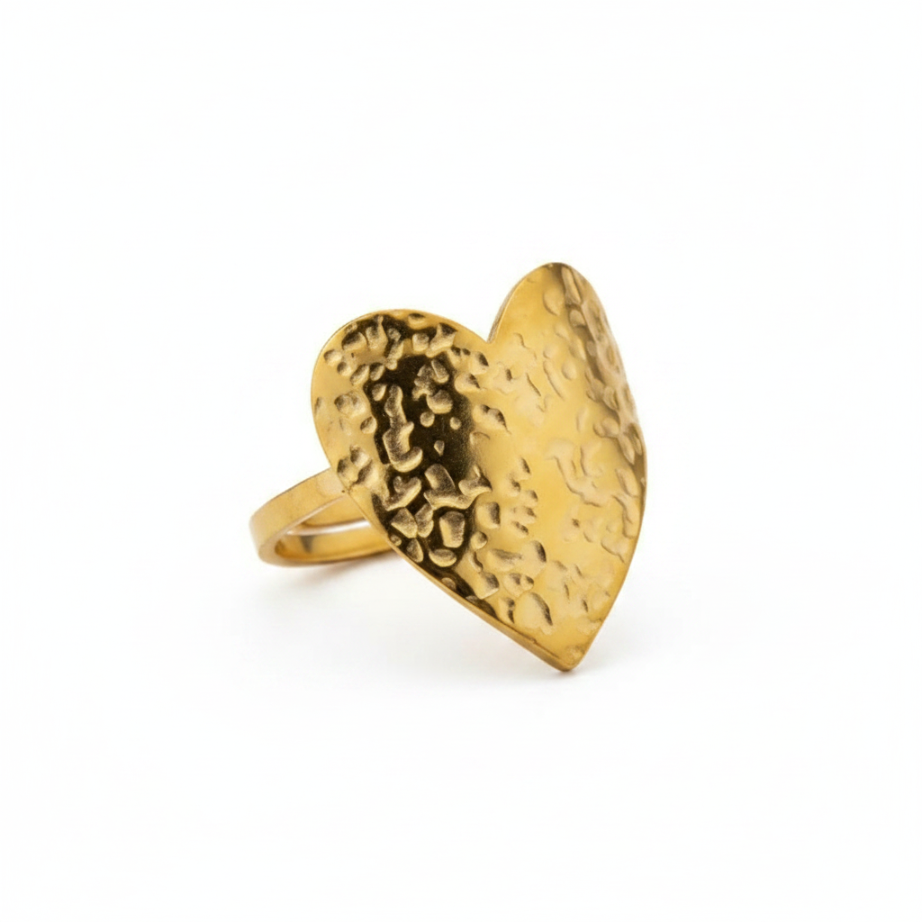 Bague coeur stylisé et martelé en acier inoxydable doré.