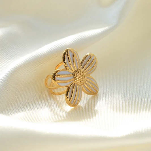 Bague ajustable en acier inoxydable ornée d’une fleur blanche et dorée, bijou bohème et intemporel