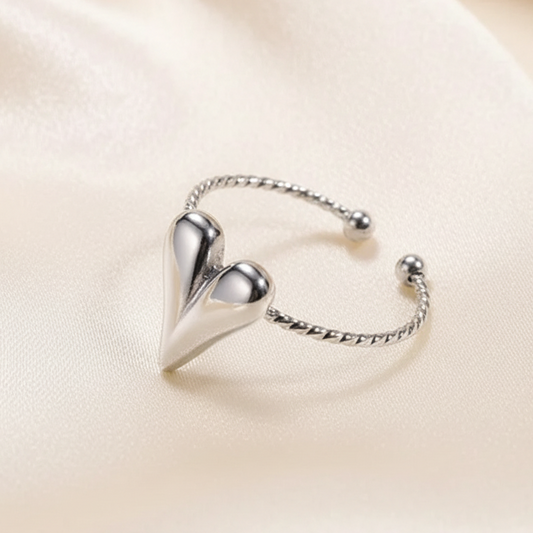 Bague coeur en acier inoxydable 316L argenté.
