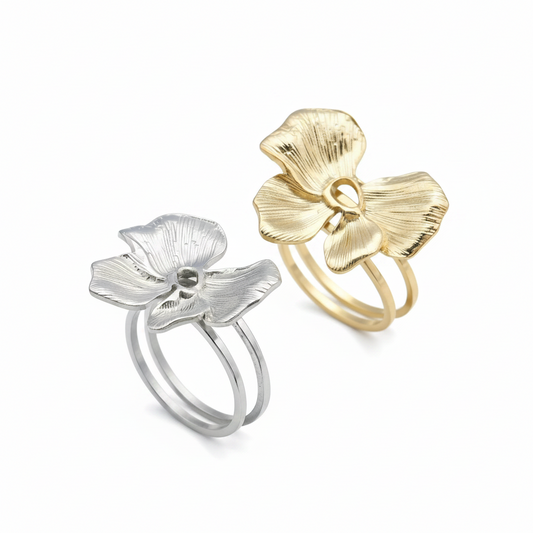 Bague dorée et argentée ajustable en acier inoxydable 316L avec fleur papillon.