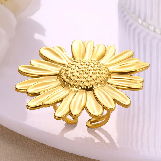 Bague dorée ajustable en acier inoxydable ornée d’une grande fleur marguerite 