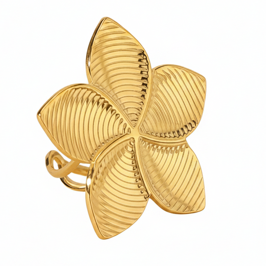 Bague grande fleur de tiaré en acier inoxydable doré.