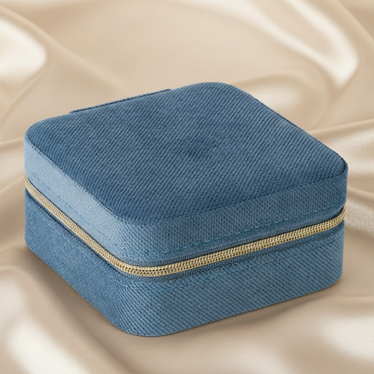 Boîte à bijoux carré en velours bleu – rangement compact pour colliers, bracelets, bagues et boucles d’oreilles