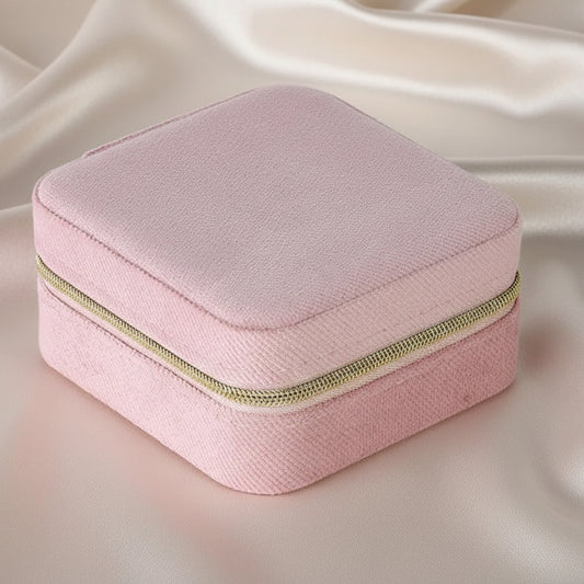 Boîte à bijoux carré en velours rose – rangement compact pour colliers, bracelets, bagues et boucles d’oreilles